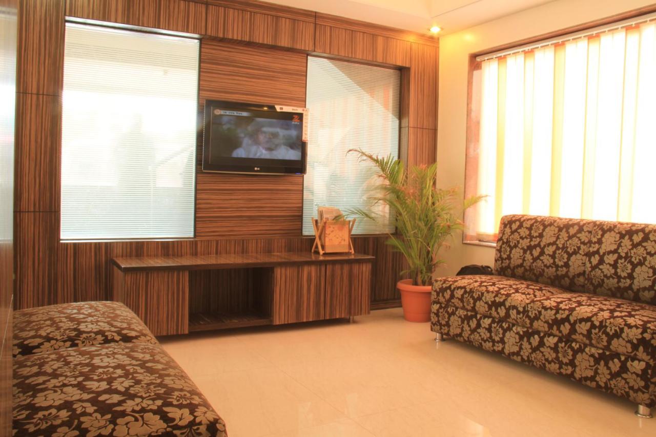 Hotel Sai Gurusthan Shirdi Buitenkant foto