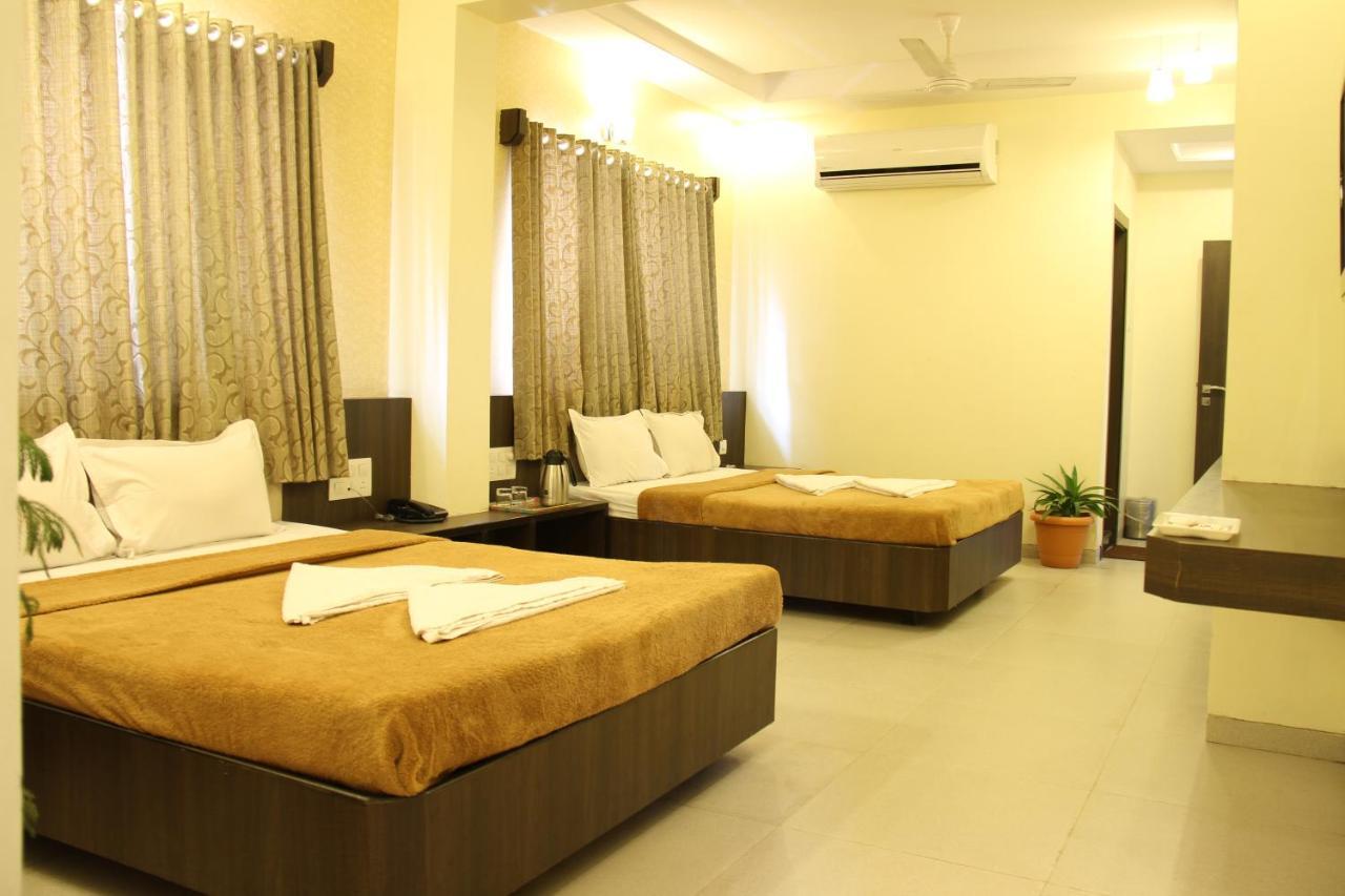 Hotel Sai Gurusthan Shirdi Buitenkant foto