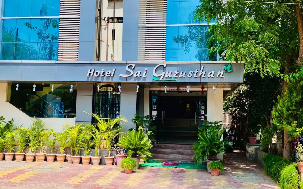 Hotel Sai Gurusthan Shirdi Buitenkant foto