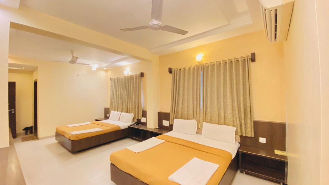 Hotel Sai Gurusthan Shirdi Buitenkant foto