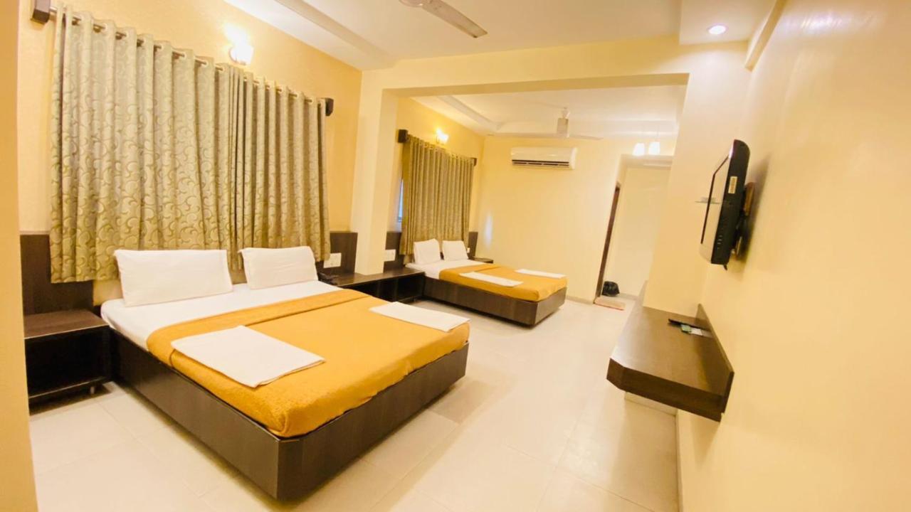 Hotel Sai Gurusthan Shirdi Buitenkant foto