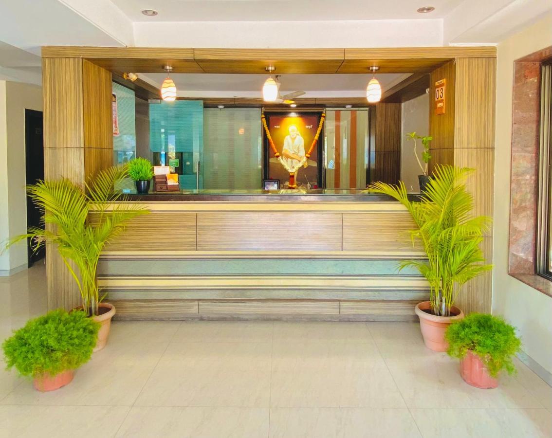 Hotel Sai Gurusthan Shirdi Buitenkant foto