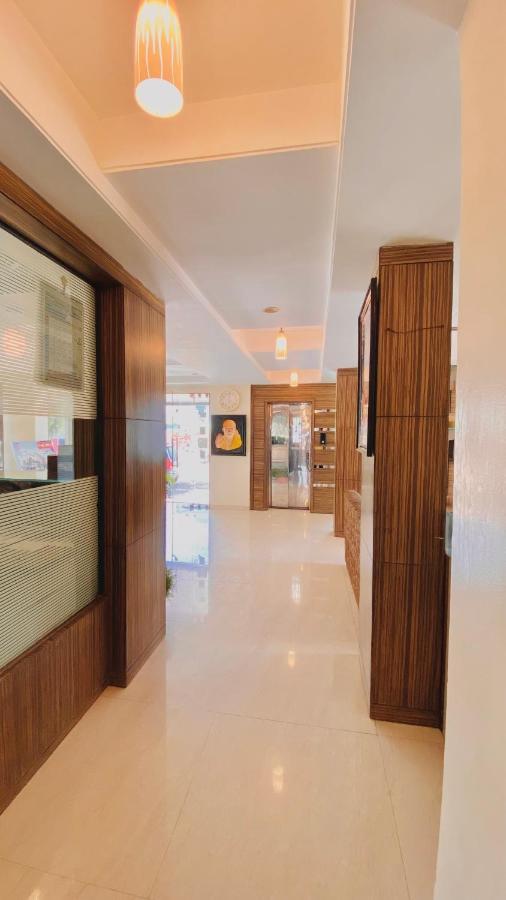 Hotel Sai Gurusthan Shirdi Buitenkant foto